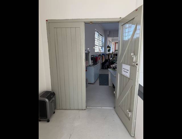 117M² BUILDING TO LET IN OBSERVATORY